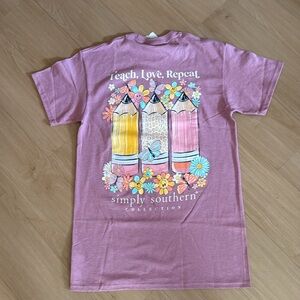 NWT SIMPLY SOUTHERN MAUVE PINK WOMENS TEACH LOVE REPEAT SIZE SMALL GRAPHIC TEE